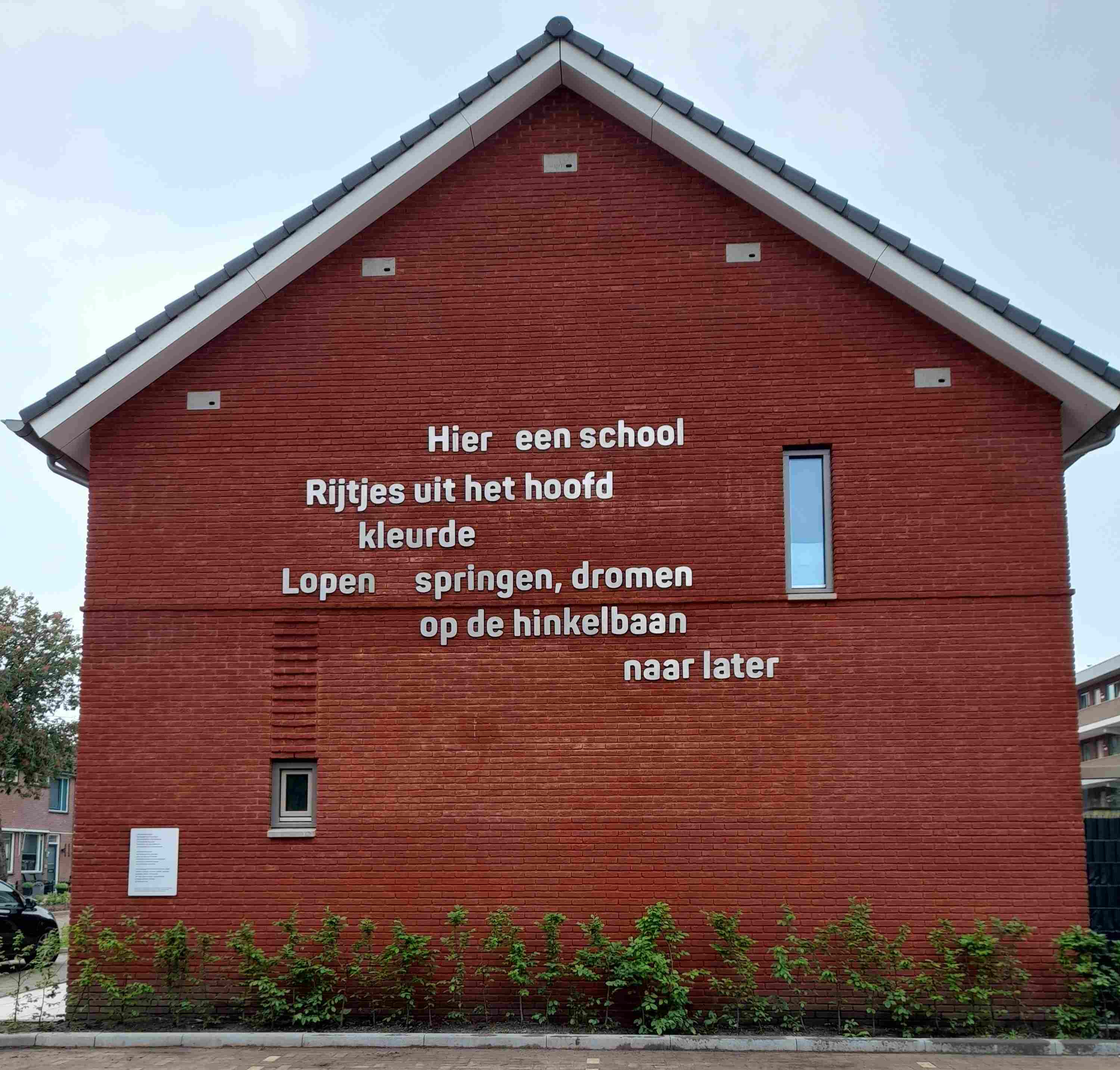 Gevelgedicht Ireneschool klein formaat kleiner dan 400 kb.jpg